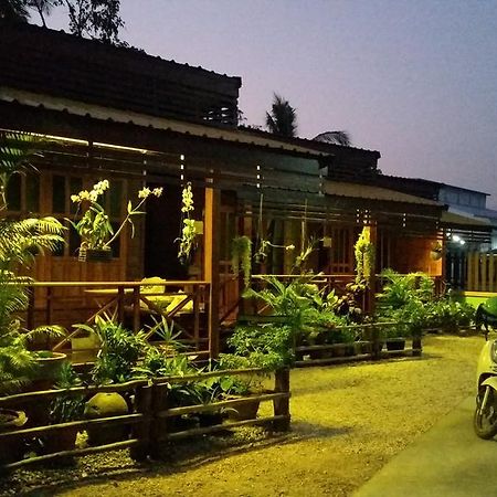 快乐旅馆小屋 素可泰 外观 照片