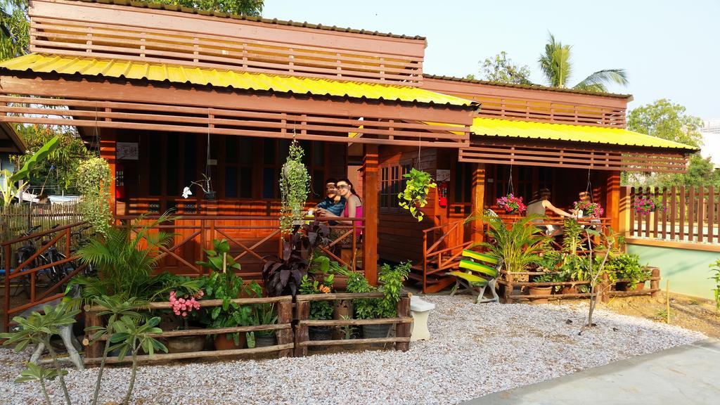 快乐旅馆小屋 素可泰 外观 照片
