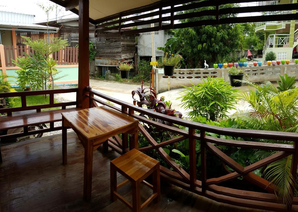 快乐旅馆小屋 素可泰 外观 照片