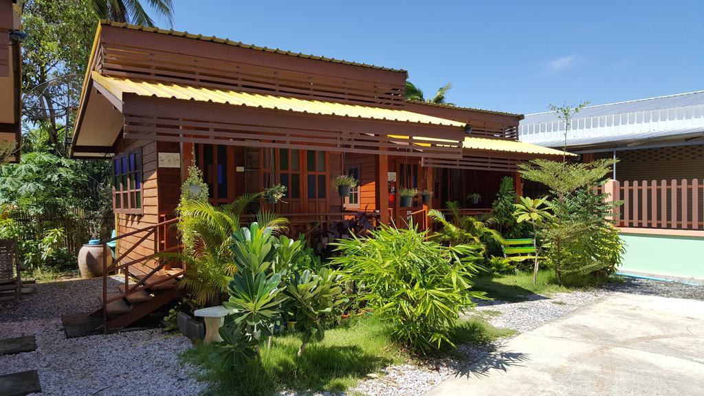 快乐旅馆小屋 素可泰 外观 照片