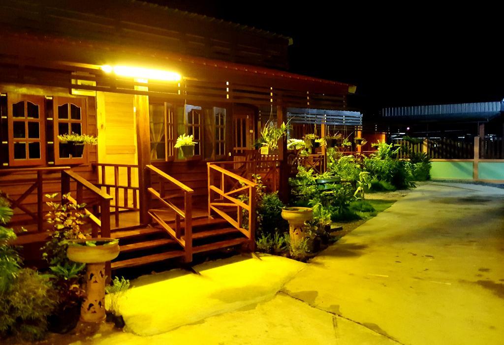 快乐旅馆小屋 素可泰 外观 照片