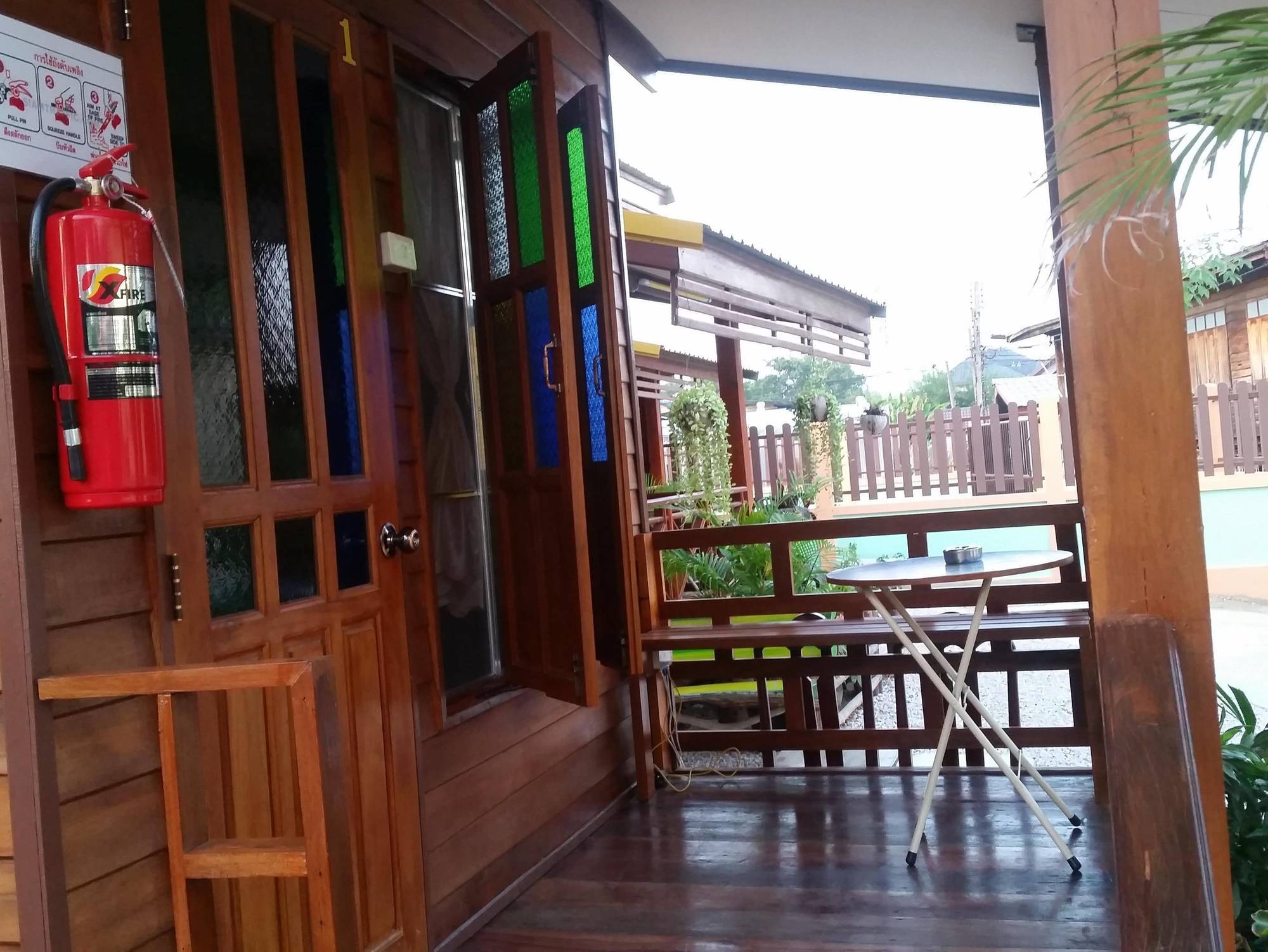 快乐旅馆小屋 素可泰 外观 照片