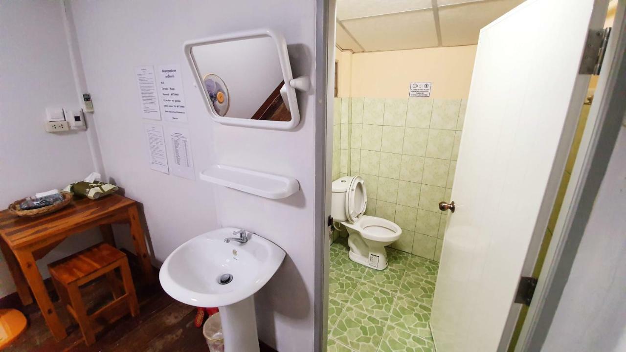 快乐旅馆小屋 素可泰 外观 照片