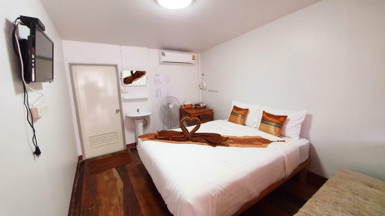 快乐旅馆小屋 素可泰 外观 照片