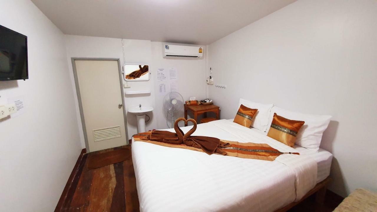 快乐旅馆小屋 素可泰 外观 照片